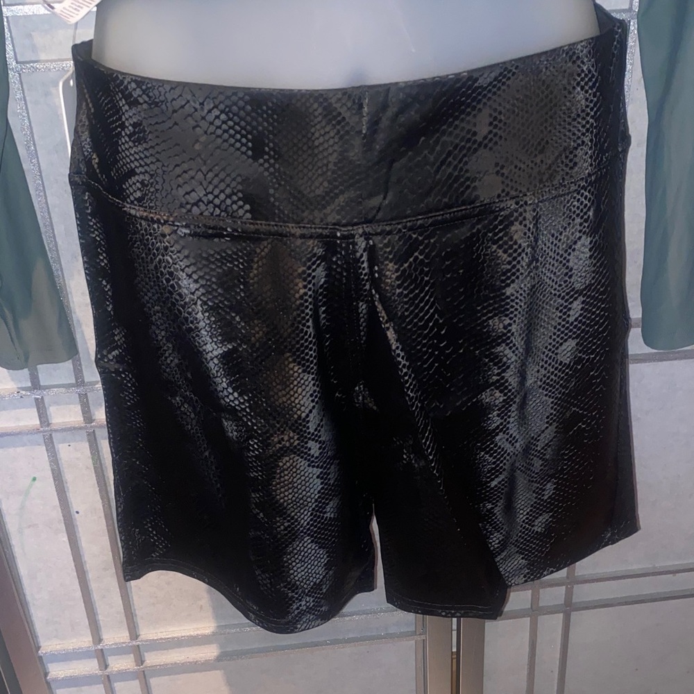 Elegant Black faux Snake Print High Waist Women's Shorts